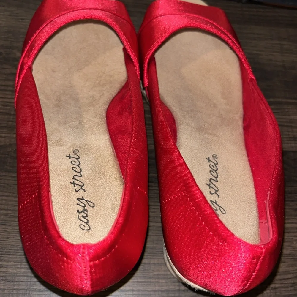 Easy Street Jasper Super Flex Espadrille Red Silky Wedge Sandal NWT Woman 7.5WW